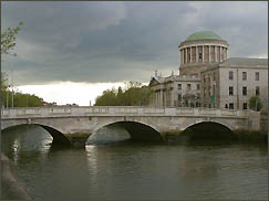 Four Courts, Dublin. Public Domain