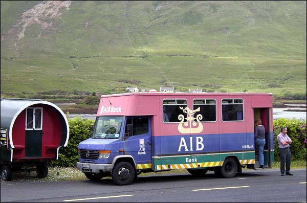 AIB-Bank bei Leenaun, Co. Mayo, © 2011 Juergen Kullmann