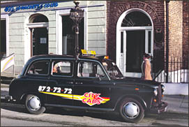 Taxi in der Lower Baggot Street, Dublin, © 1996 Juergen Kullmann