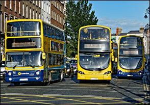 Busse in Dublin, (c) 2022 Jürgen Kullmann